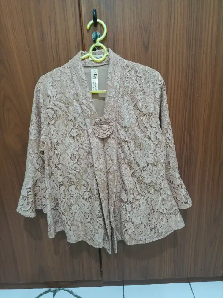 Kebaya model  kutu baru