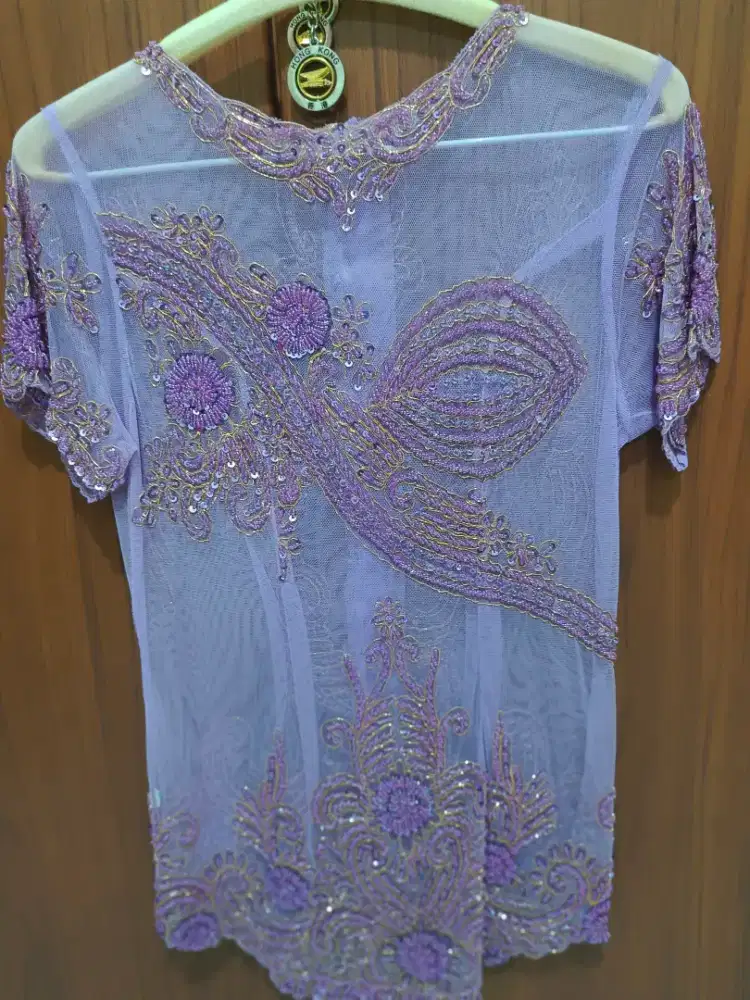 Kebaya pesta modern