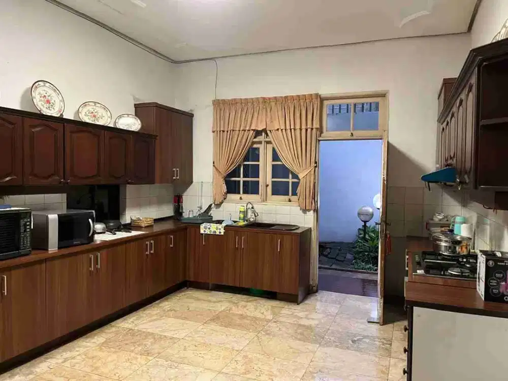 Dijual rumah mewah klasik di jln utama Pondok Indah