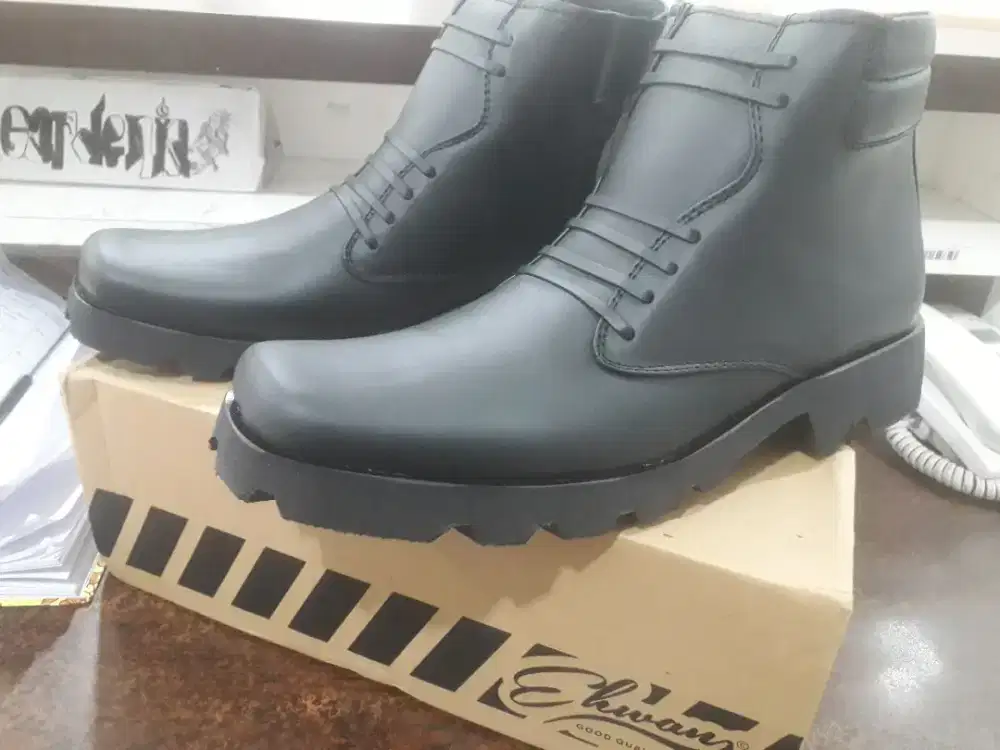 Sepatu PDH pria model radial size 43 baru ada box tangerang poris