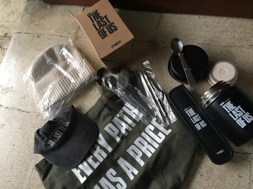 Merchandise Film Kaos Tumber Topi