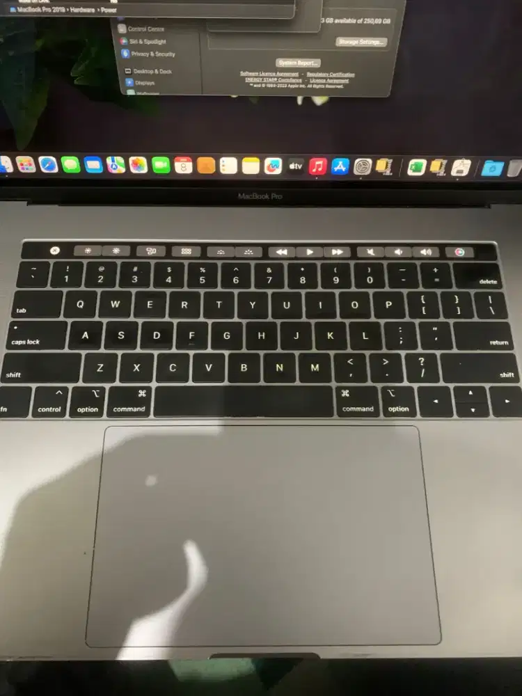 MacBook Pro 15 inci 2019 touchbar i7 ram 32gb ssd 256gb