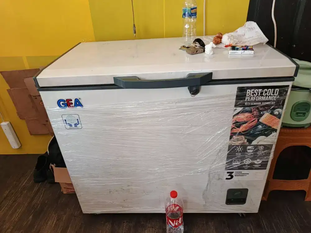 Dijual cepat - Freezer GEA 300 Liter Bekas