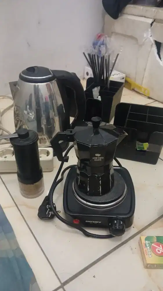 Pralatan kopi manual mokapot