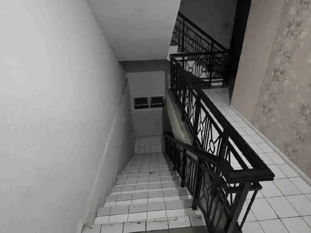 Disewakan Ruko 3 lantai di Jalan Boulevard Raya, lokasi strategis, kelapa gading, Jakarta Utara