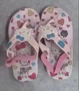 Sandal Jepit Anak Perempuan Hello Kitty – Lucu, Nyaman, dan Penuh Warn