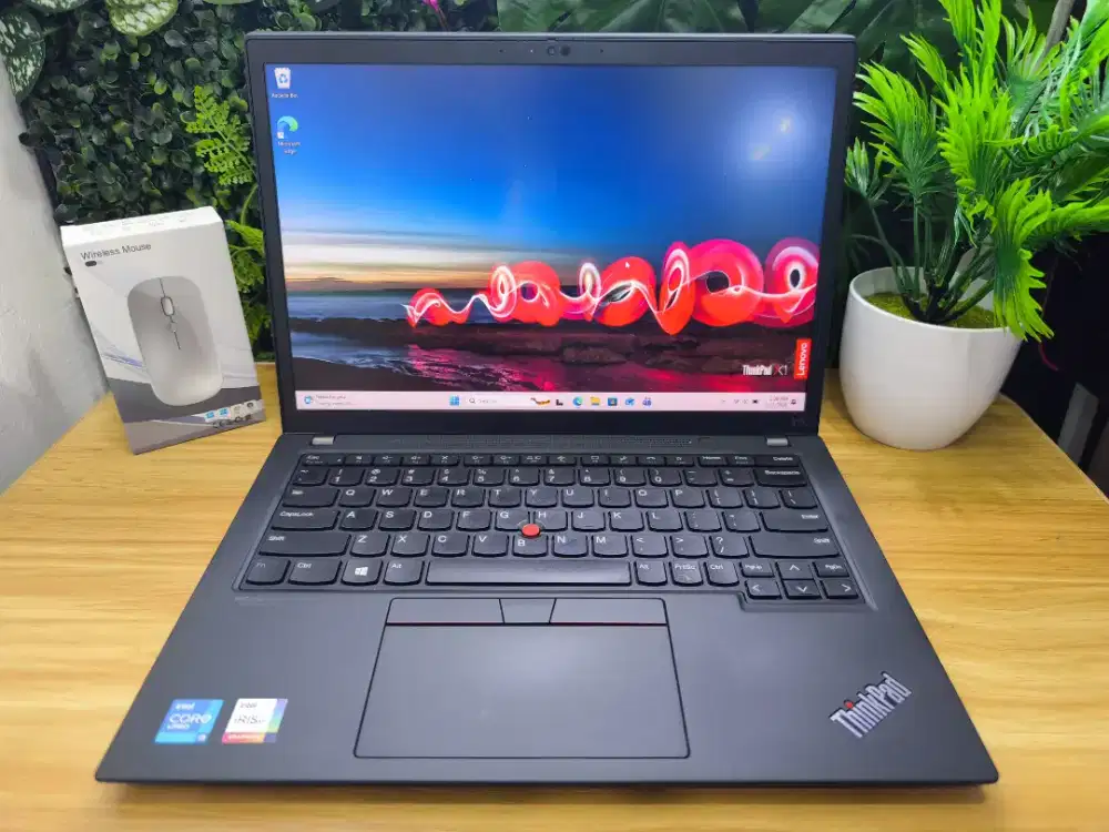 Lenovo Thinkpad X13 Gen 2 
Ci5-1145G7
RAM 16GB
SSD 256GB,Iris Xe,13