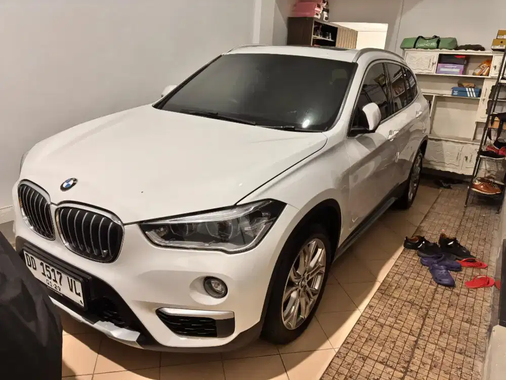 Jual mobil bmw x1 warna putih