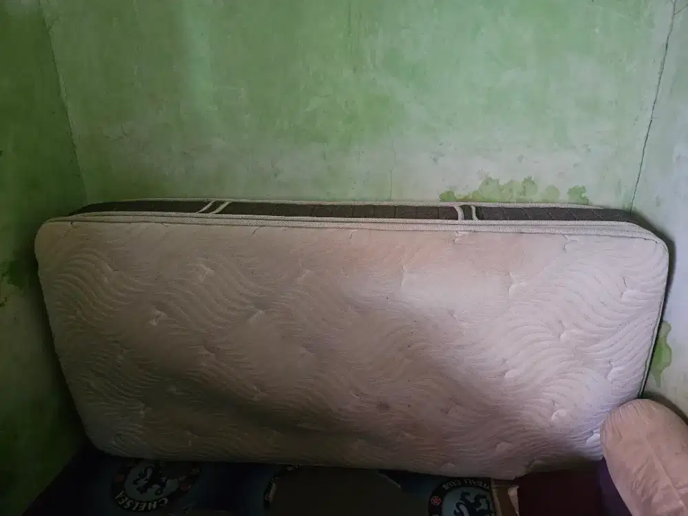 Kasur Busa Kondisi Bekas