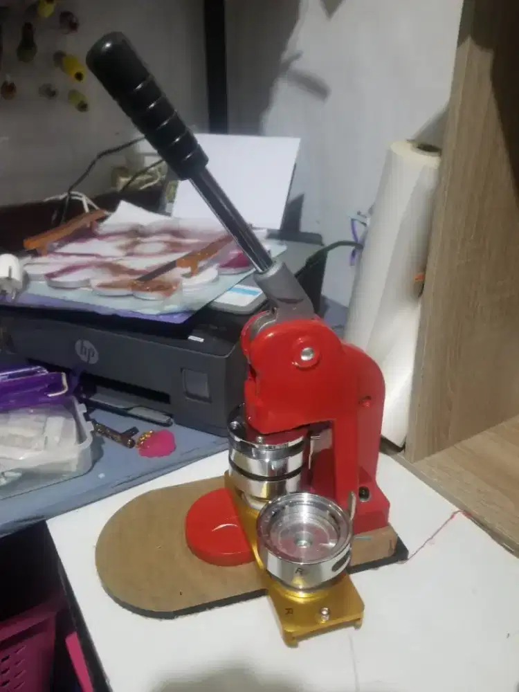 Mesin pin maker dan molding size 58mm