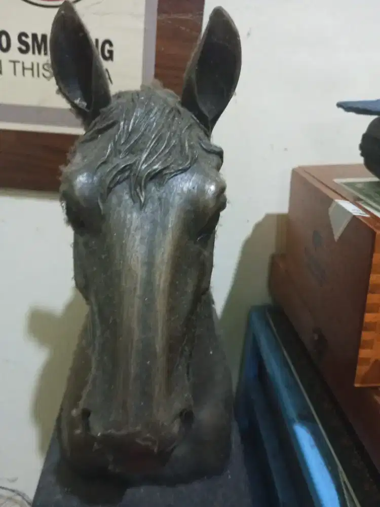 Kepala kuda  untuk pajangan ruang kerja atau meja kerja ruang tamu
