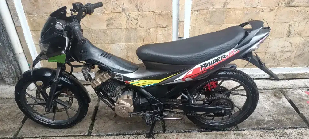 Di jual motor suzuki satria fu tahun 2012 surat lengkap pajak telat ok