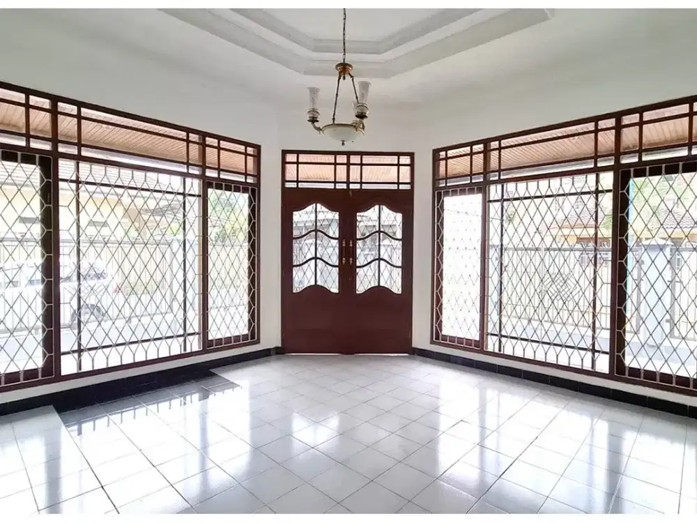 Dijual Rumah Sri Molek Asri Nyaman Terpelihara Hoek Ada Paviliun Lokasi Strategis Tengah Kota Bebas Macet Bebas Banjir Lingkunan Nyaman Asri