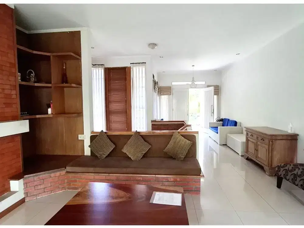 Dijual Rumah Asri Nyaman di Resort Dago Pakar Lokasi Strategis Dekat ke Jalan Utama Sangat Terpelihara Siap Huni