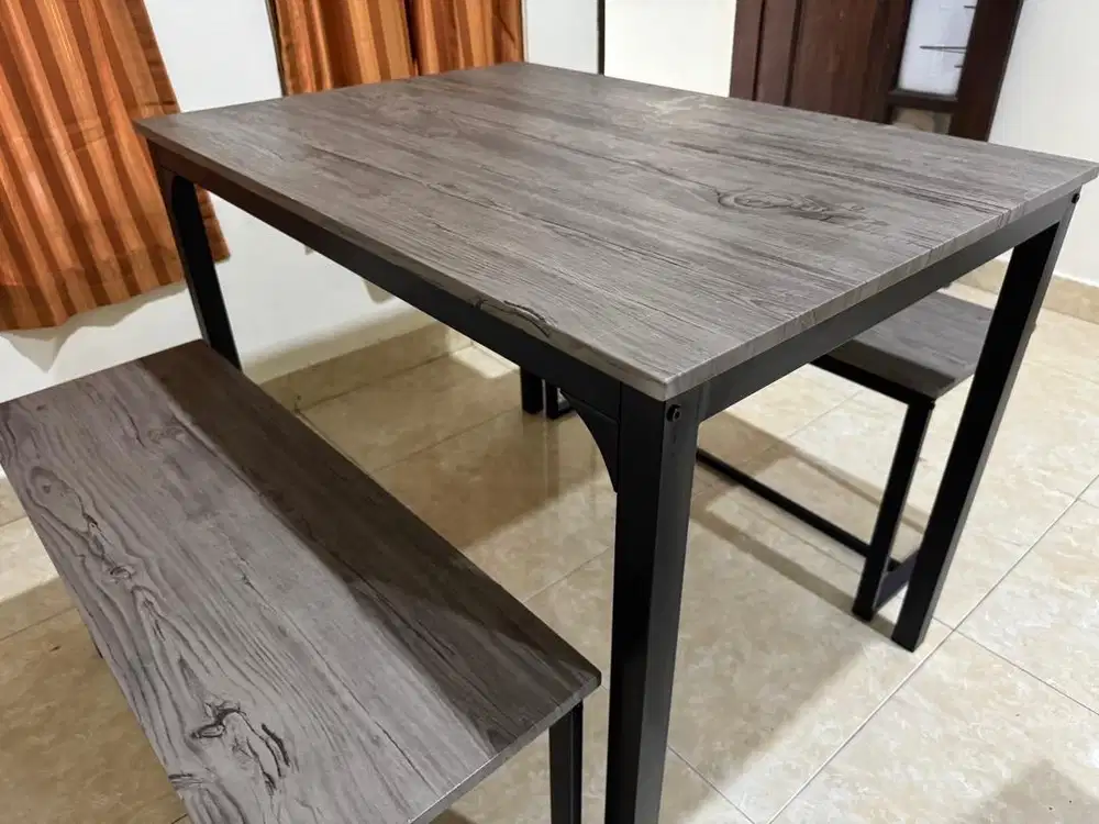 Meja makan selma urgent sell