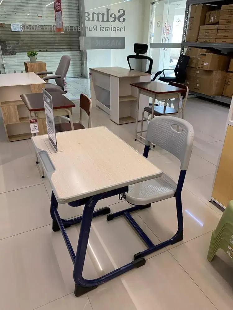 Meja belajar auric school set kursi