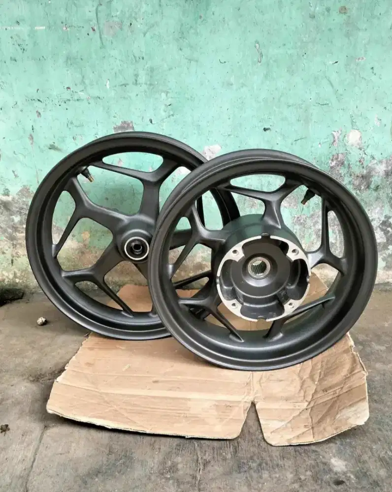 Velg pcx original 2023 copotan, kondisi tidak ada penyok,patah,lasan