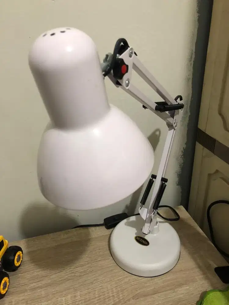 Lampu Belajar Warna Putih