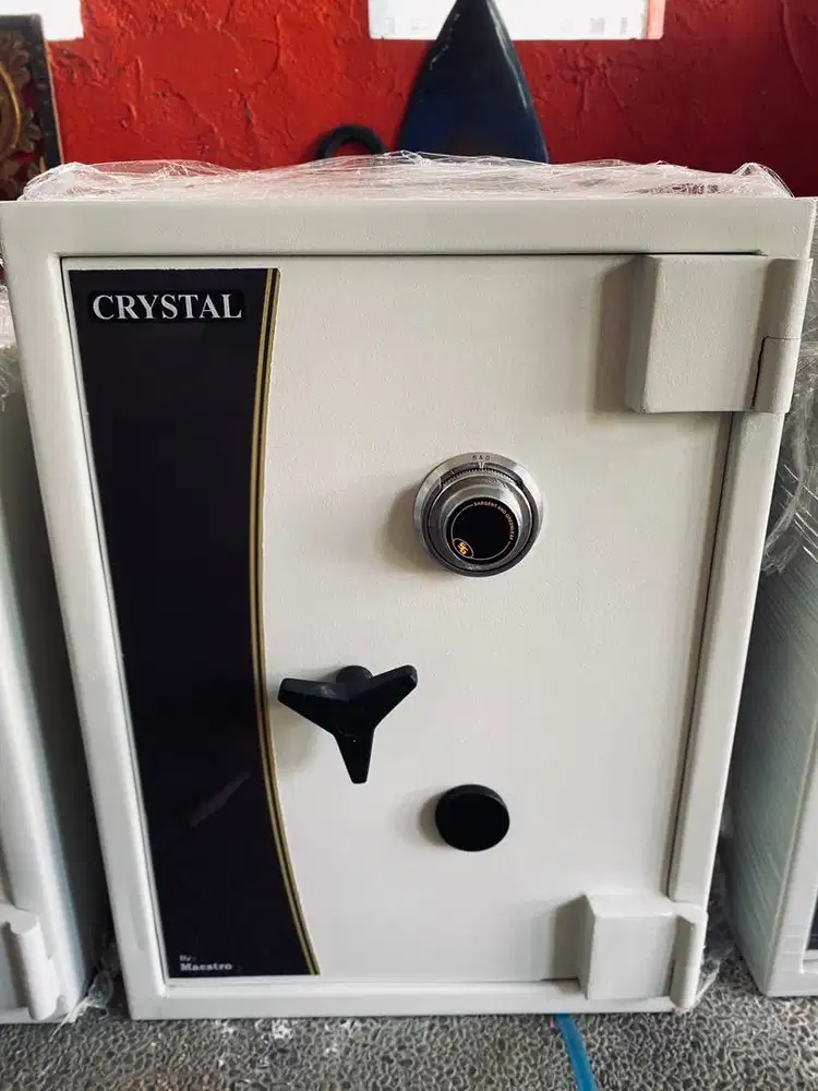 Brankas merk Crystal