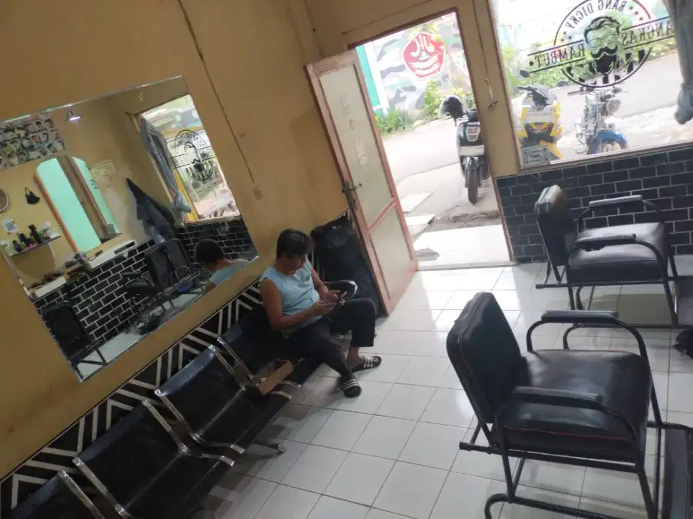Di cari tukang cukur berpengalaman