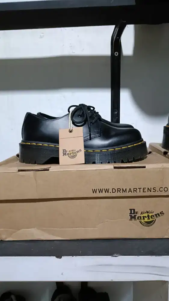 Sepatu  docmart