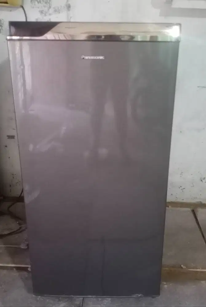 Kulkas 1 pintu PANASONIC.  Mesin original pabrik belum rusak
