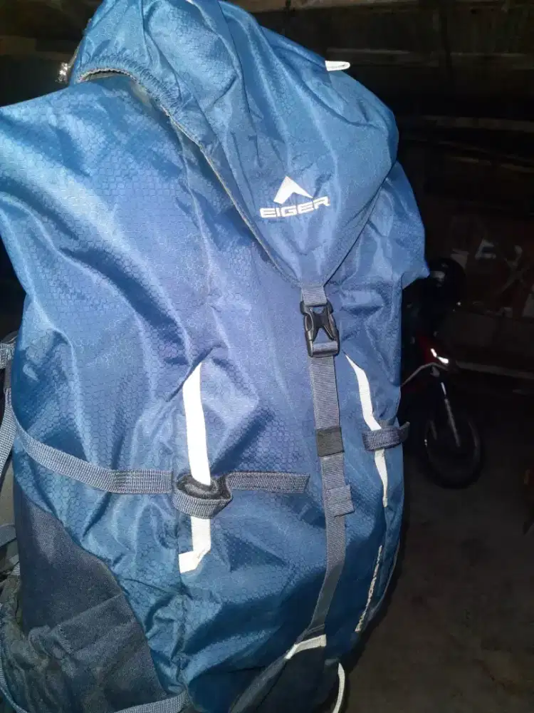 Sepatu dan tas gunung Eiger