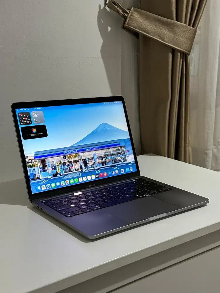 MacBook Pro 2020 M1 13 inch 8/256