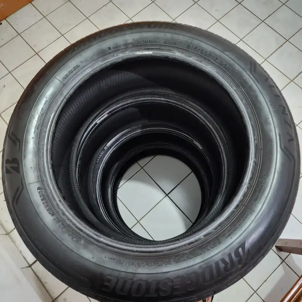 Bridgestone Alenza R17 bekas innova 2kd
