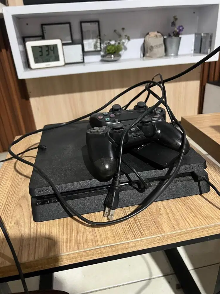 Jual ps 4 slim seri 22