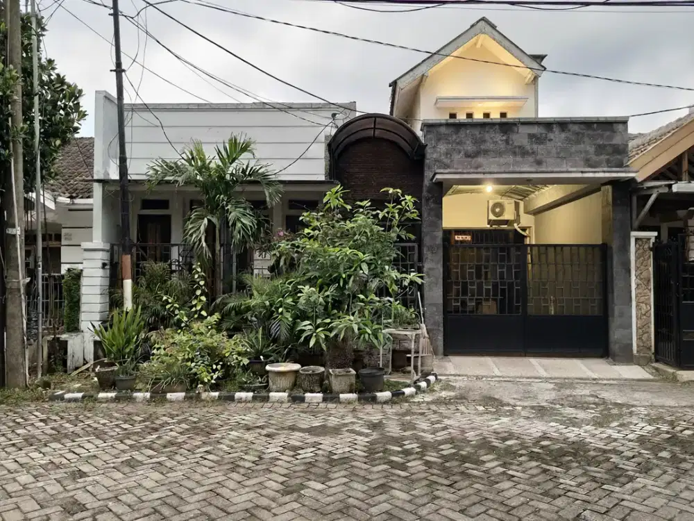 Rumah Dijual Babatan Pilang Wiyung Surabaya Barat Siap Huni 4 Kamar Plus 1 Row Jalan 7 Meter