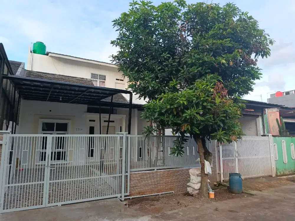 Dijual Rumah 2 Lantai Siap Huni – Ada Taman & Carport | 600 JT NEGO
