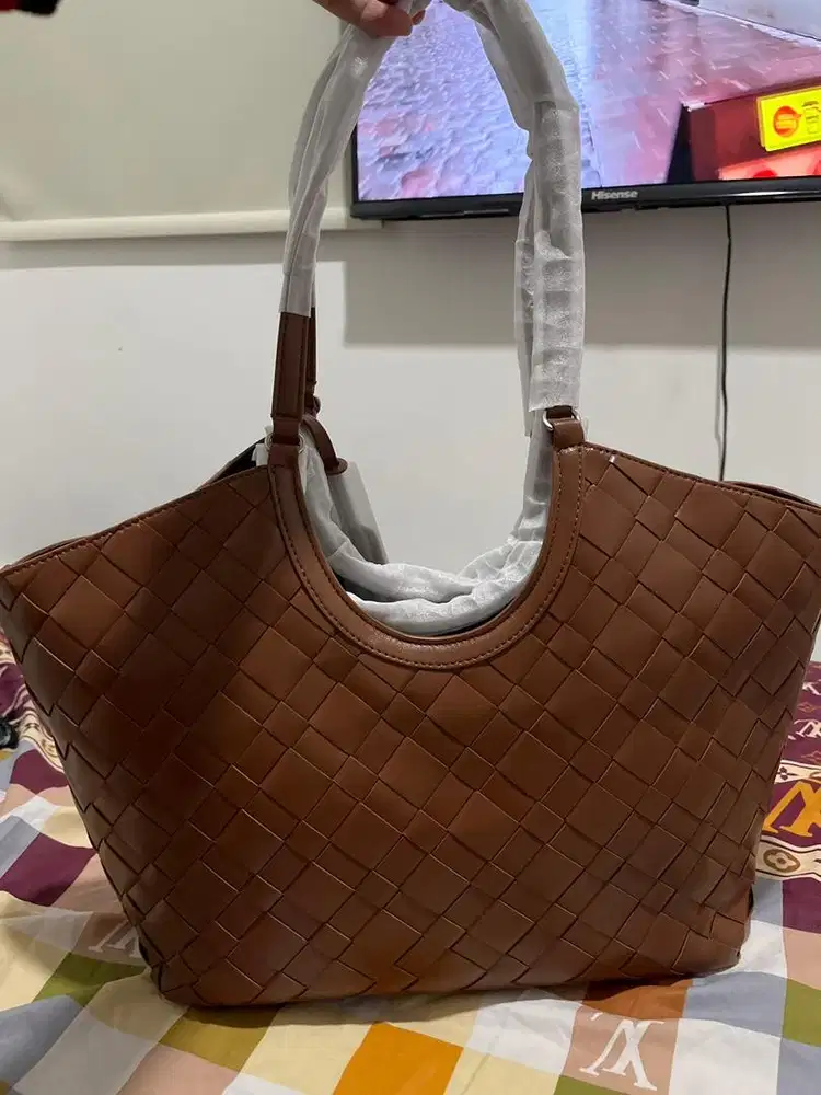 Tas Charles and keith