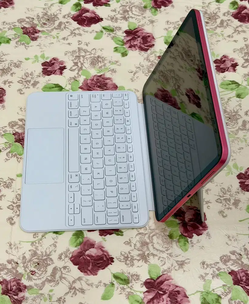 Ipad gen 10 pink + apple magic keyboard folio for ipad 10