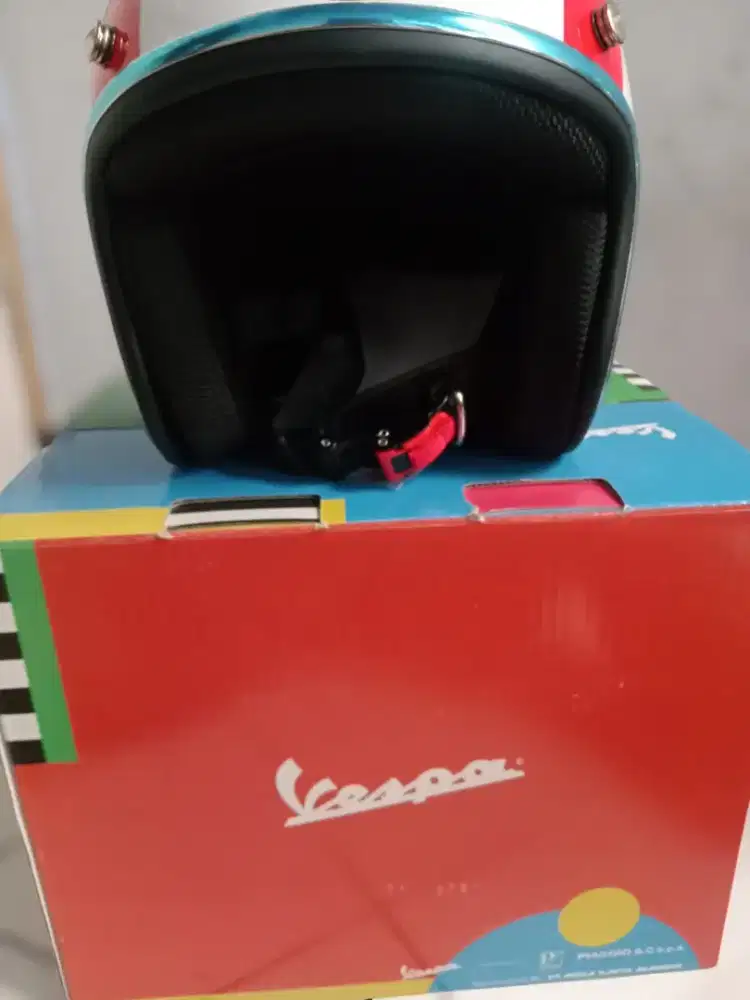 Jual cepat Helm ORI vespa 3 warna