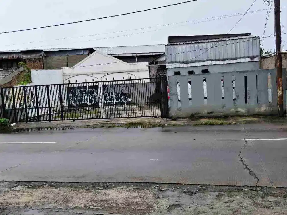 Disewakan 150 jt/thn tanah dan bangunan tempat usaha strategis pinggir jalan Pekayon LT 493 m