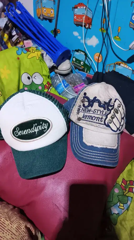 Topi branded jaring dan bahan