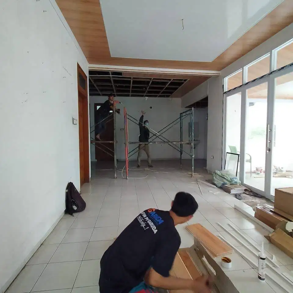 Partisi Jasa Tukang Pasang Wall Moulding Sekat Plafon PVC GRC Gypsum