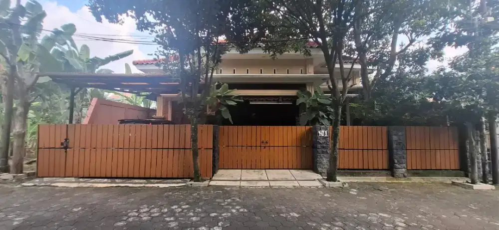 DIJUAL RUMAH ESTETIK GEBYOK KAYU JATI JANGLI SEMARANG