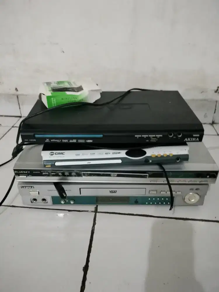 Jual murah DVD player 4pcs.kondisi apa adanya.