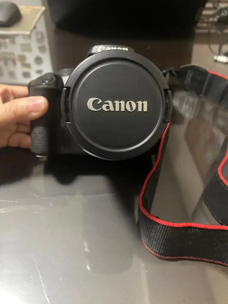 Kamera SLR Merk Canon EOS 450D