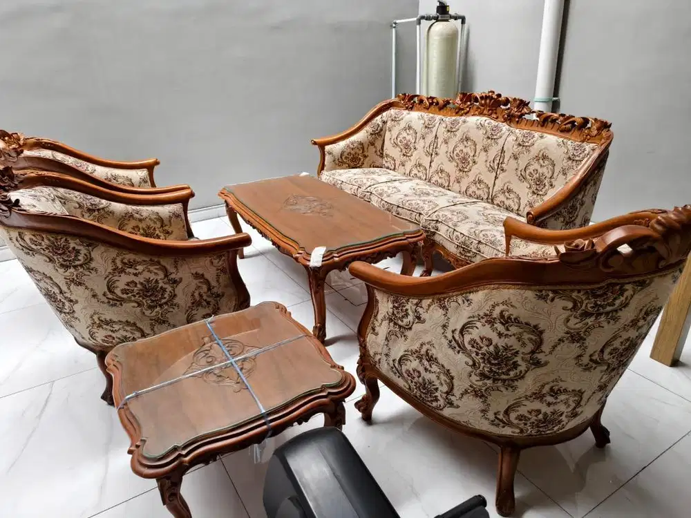 Furniture Meja dan Kursi