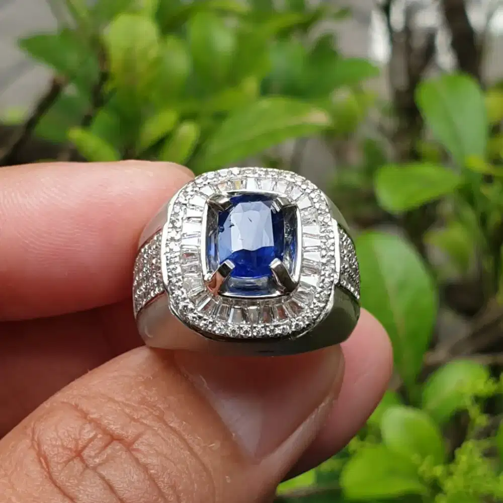 Natural Vivid Blue Sapphire Srilanka 2.02 crt