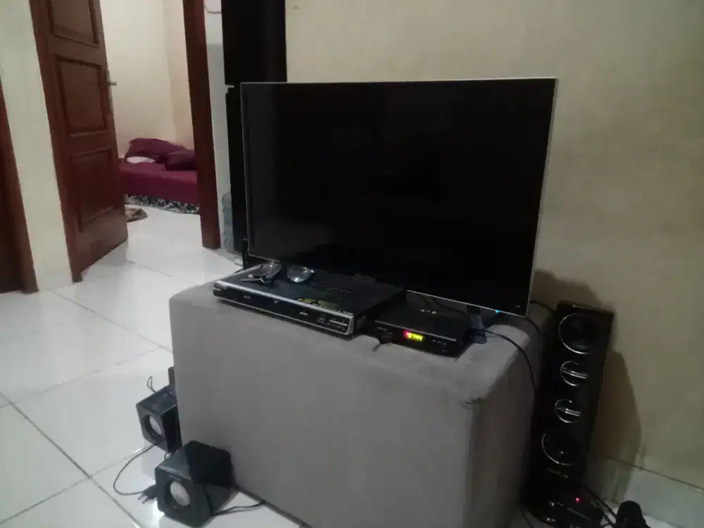 Tv Polytron  digital LED 32 in ,plus STB,dvd ,speaker hometheater
