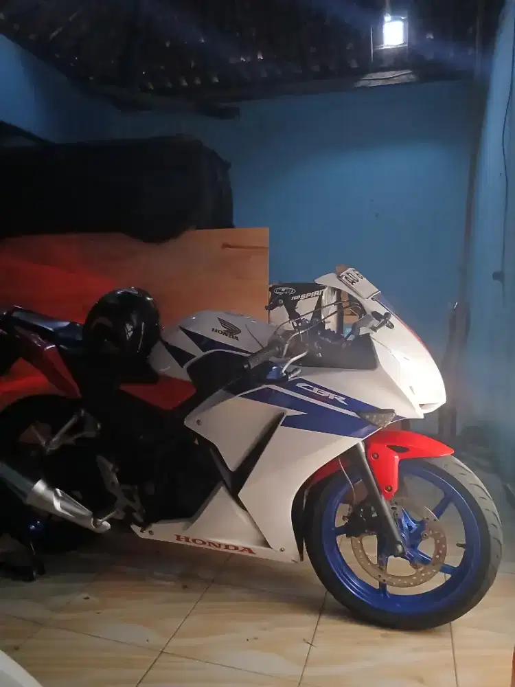 CBR lokal motor terawat, sperpart ori tersimpan rapi