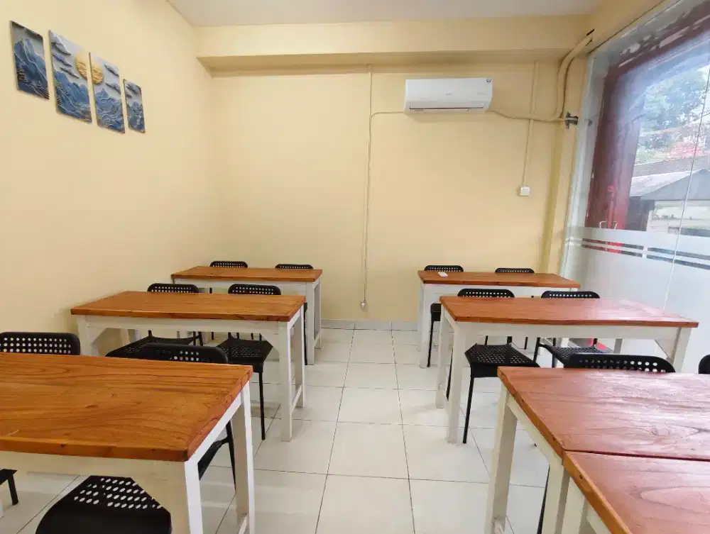 Meja dan Kursi untuk Siswa