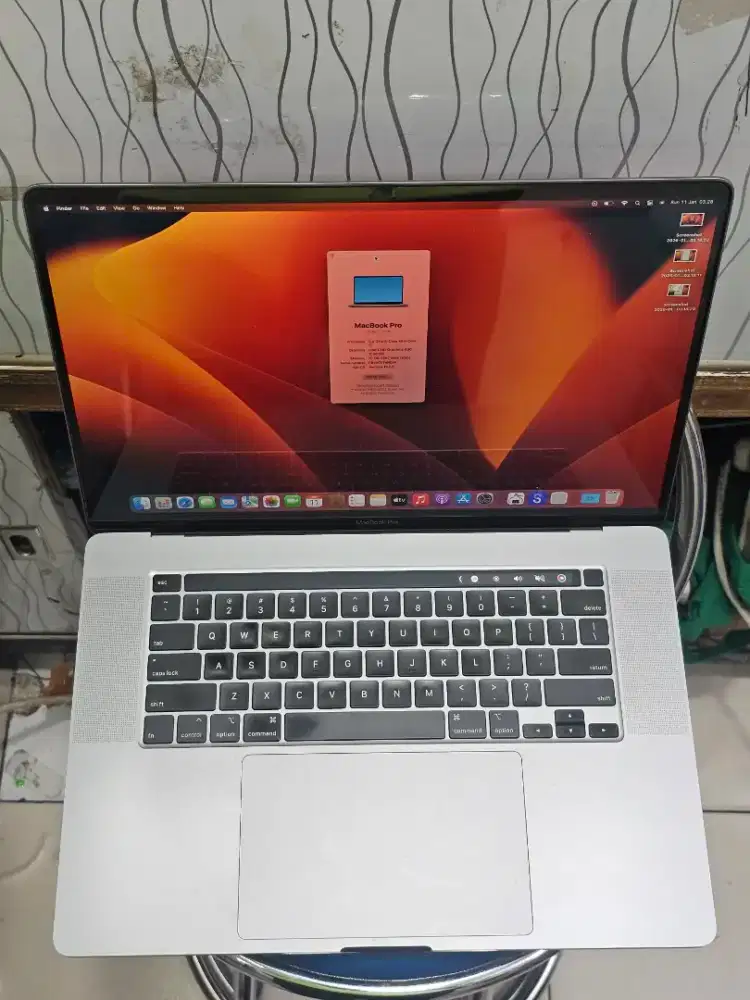 Macbook pro 16 inch 2019 i7 16/512