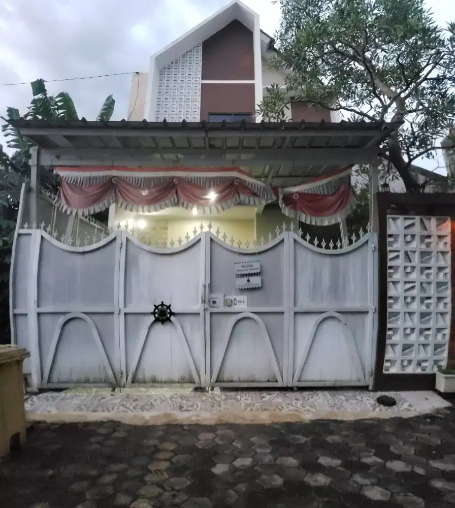 Disewakan Rumah Hook 2 Lantai Full Furnished, AC n CCTV