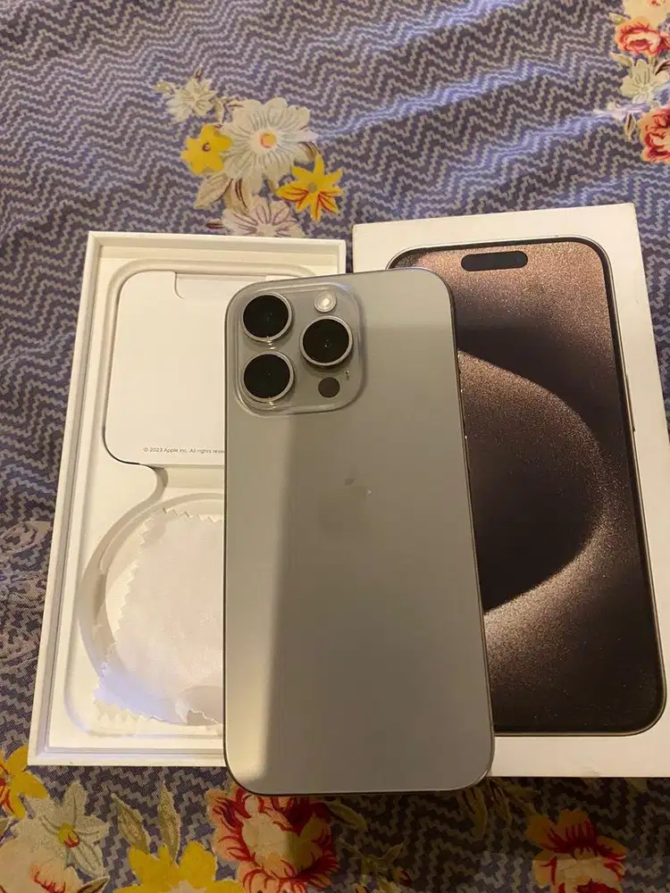 IPHONE 15 PRO 258 gb garansi resmi Ibox pemakaian pribadi