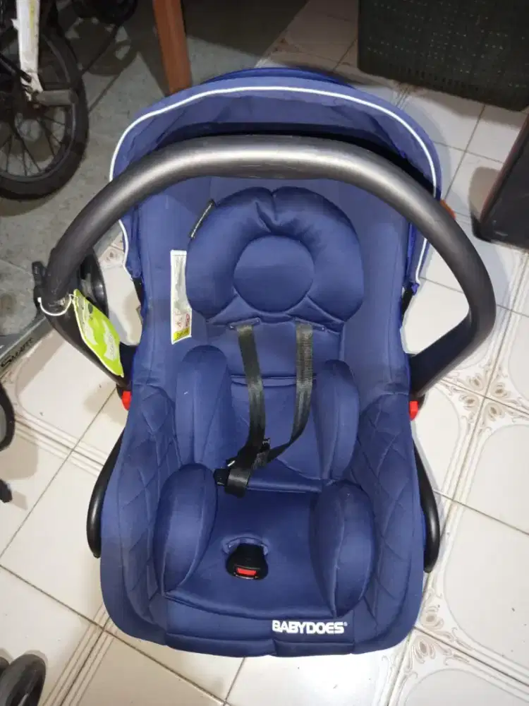 Baby carseat BABYDOES